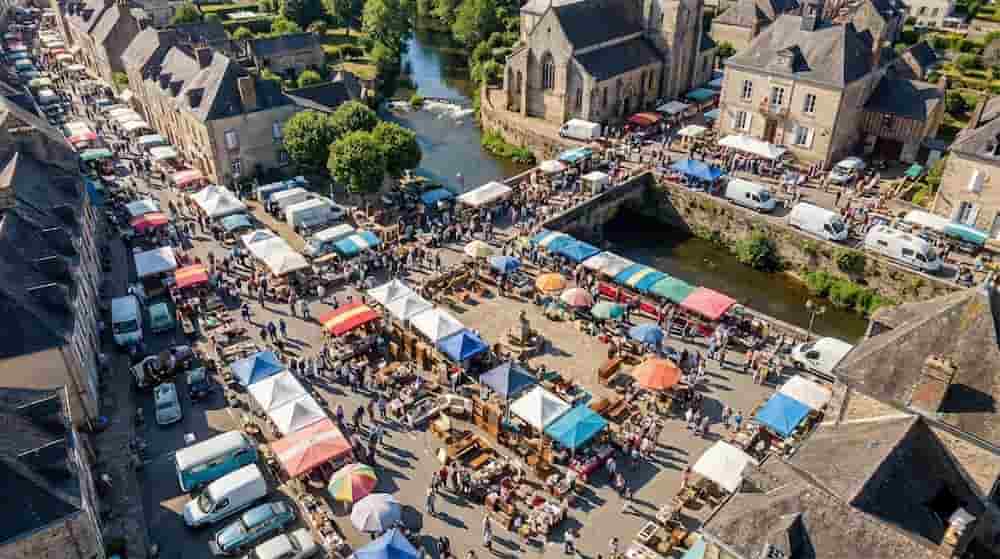 Agenda des Chineurs : Les Brocantes et Vide-Greniers Immanquables du Calvados en Mars 2026